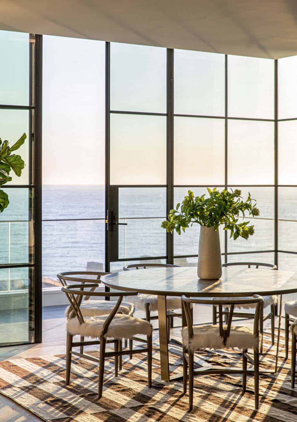 coastal contemporary breakfast nook