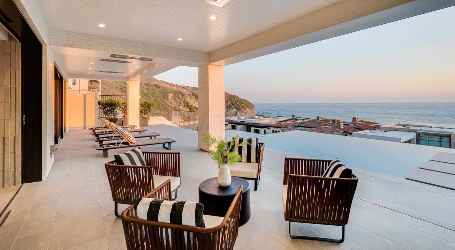 coastal contemporary covered patio