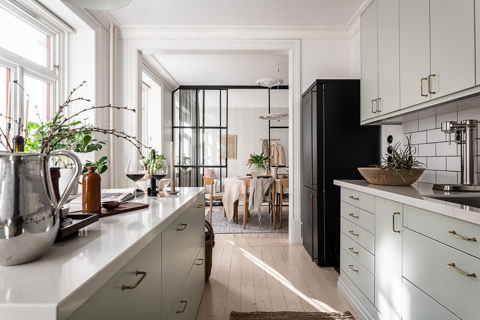 cuisine verte avec îlot décoration scandinave